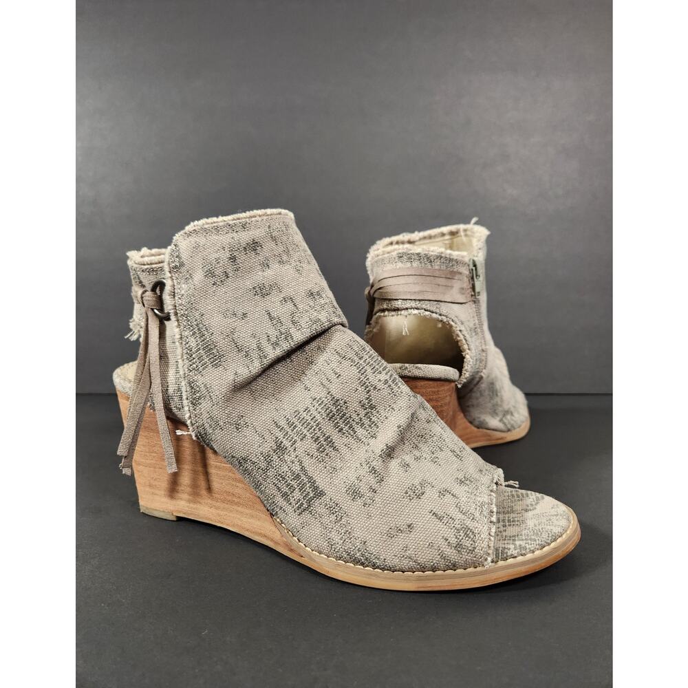 VERY G Keely Wedge Sandal WMNS 11 Grey Tassel Boho Western Festival VGWS0029-034